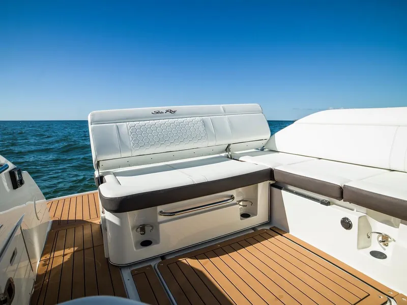 Slide: The Image of Sea Ray SDX 250 Outboard 2024 - 24