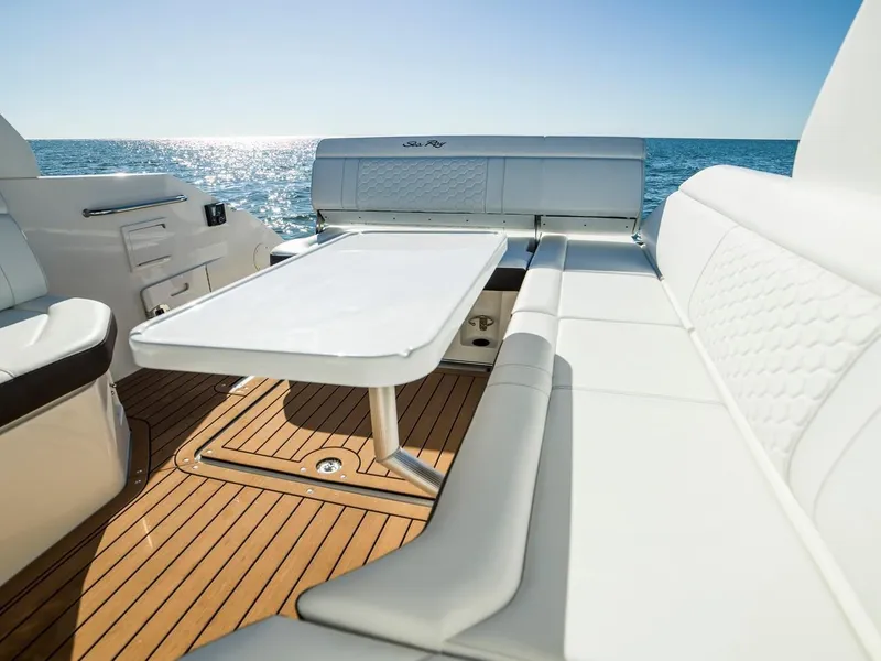 Slide: The Image of Sea Ray SDX 250 Outboard 2024 - 29