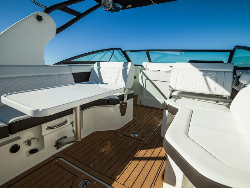 Slide: The Image of Sea Ray SDX 250 Outboard 2024 - 30