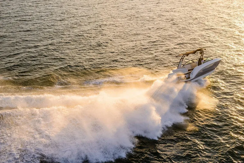 Slide: The Image of Sea Ray SDX 250 Outboard 2024 - 5