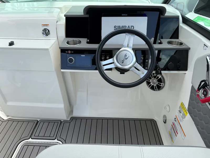 Slide: The Image of Sea Ray SDX 250 Outboard 2024 - 13