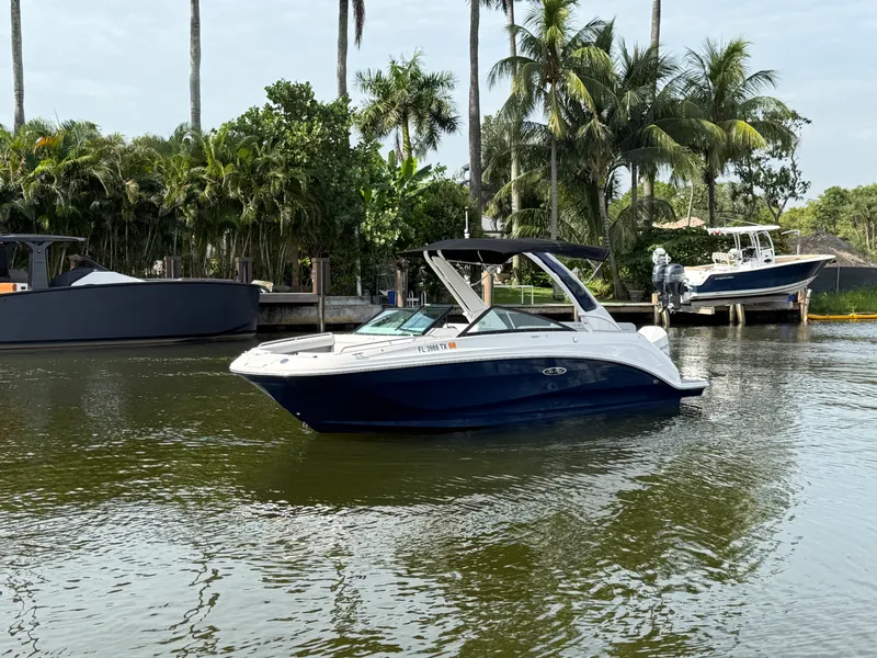 Slide: The Image of Sea Ray SDX 250 Outboard 2024 - 1