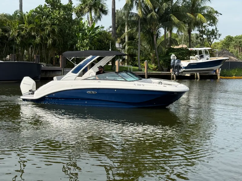 Slide: The Image of Sea Ray SDX 250 Outboard 2024 - 6