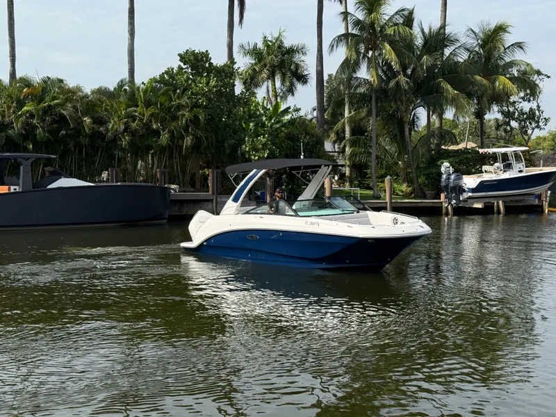 Slide: The Image of Sea Ray SDX 250 Outboard 2024 - 4