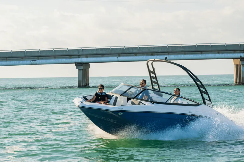 Slide: The Image of Yamaha 195S 2025 - 3