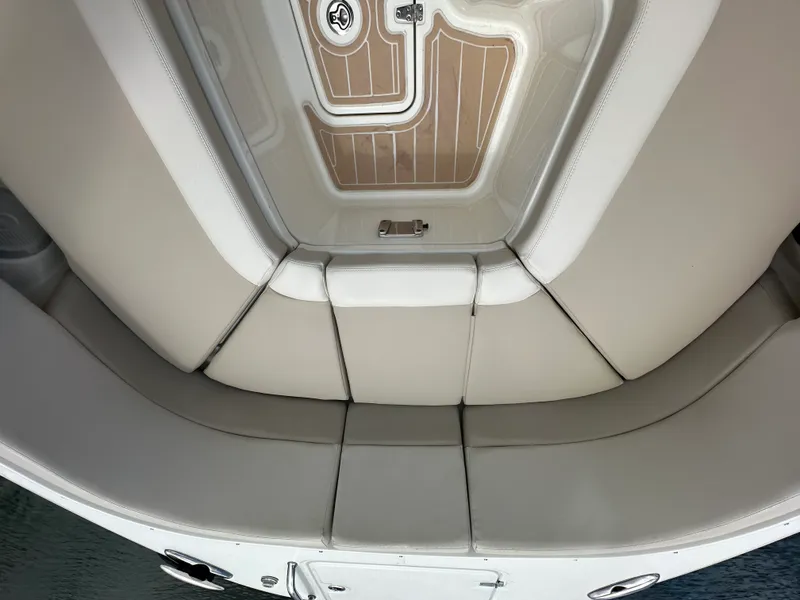 Slide: The Image of Boston Whaler 320 VANTAGE 2017 - 11