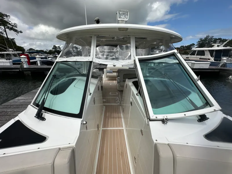 Slide: The Image of Boston Whaler 320 VANTAGE 2017 - 12