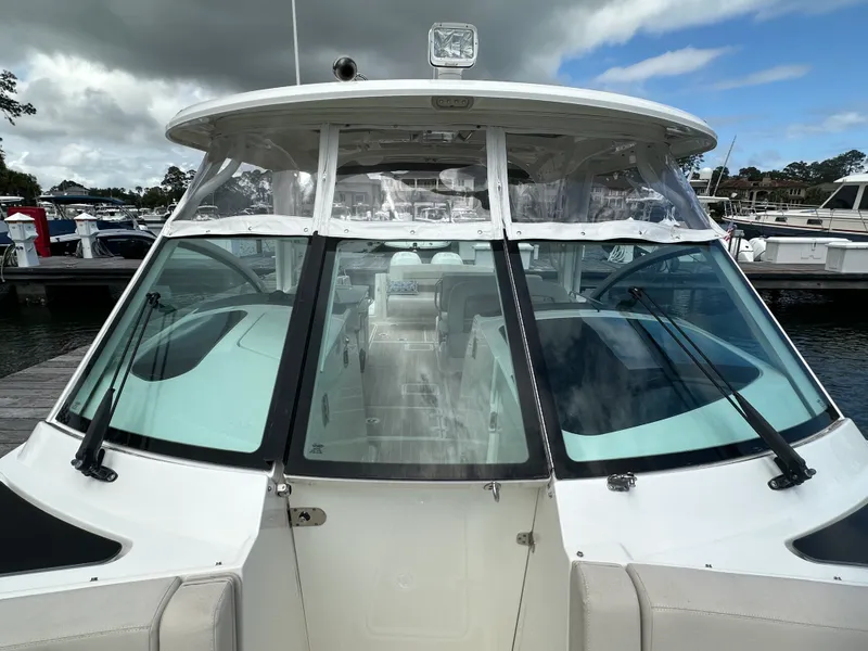 Slide: The Image of Boston Whaler 320 VANTAGE 2017 - 13