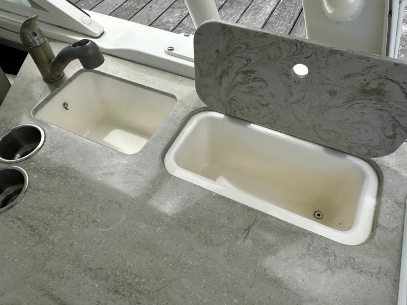 Slide: The Image of Boston Whaler 320 VANTAGE 2017 - 16
