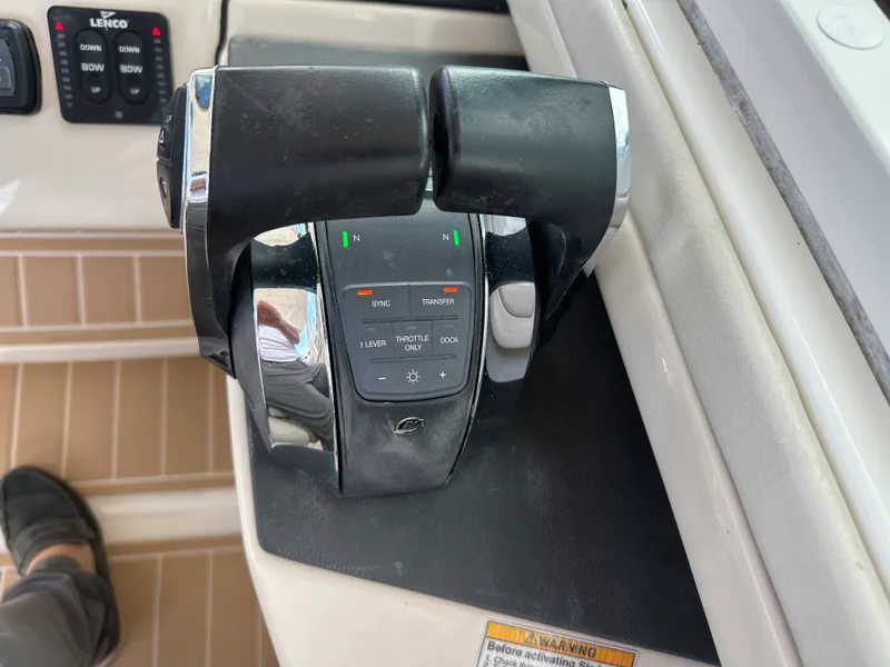 Slide: The Image of Boston Whaler 320 VANTAGE 2017 - 18