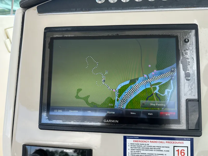 Slide: The Image of Boston Whaler 320 VANTAGE 2017 - 19