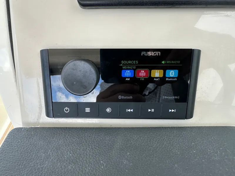 Slide: The Image of Boston Whaler 320 VANTAGE 2017 - 21