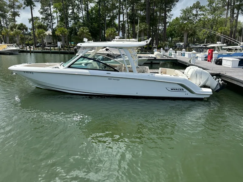 Slide: The Image of Boston Whaler 320 VANTAGE 2017 - 29