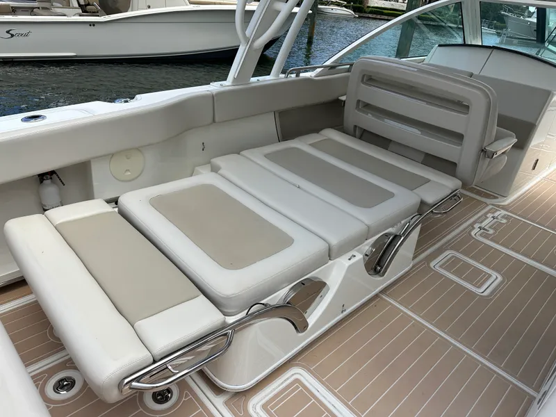 Slide: The Image of Boston Whaler 320 VANTAGE 2017 - 3