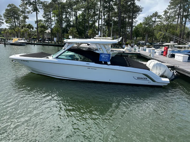 Slide: The Image of Boston Whaler 320 VANTAGE 2017 - 35