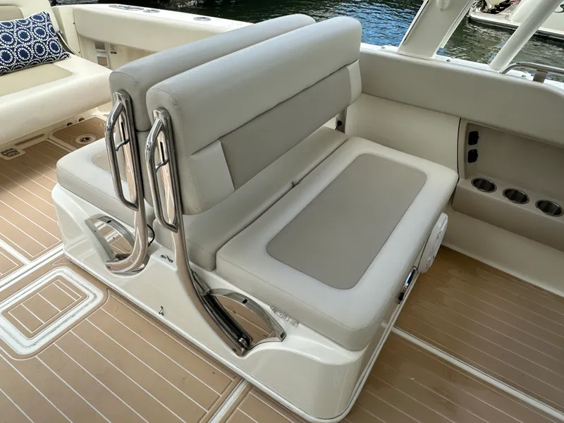 Slide: The Image of Boston Whaler 320 VANTAGE 2017 - 4