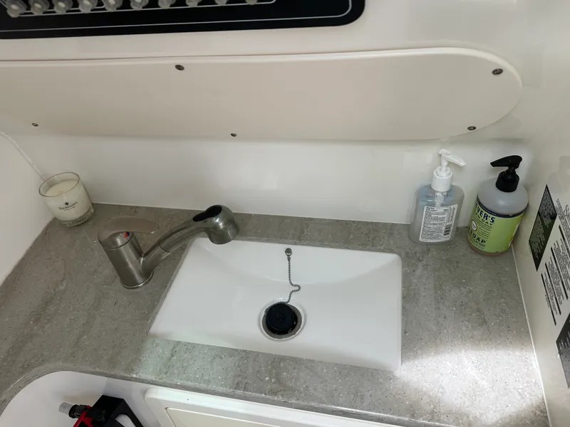 Slide: The Image of Boston Whaler 320 VANTAGE 2017 - 7