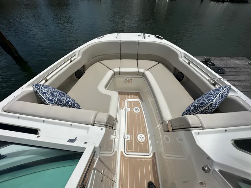 Slide: The Image of Boston Whaler 320 VANTAGE 2017 - 8