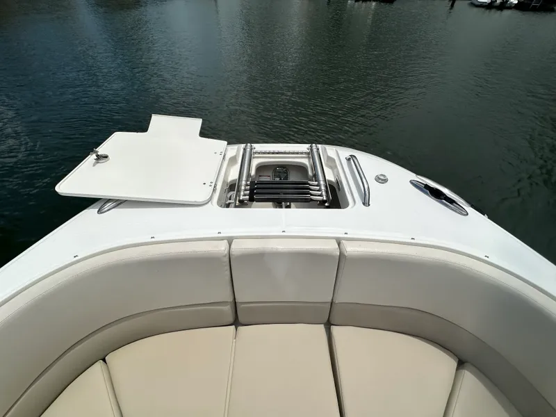 Slide: The Image of Boston Whaler 320 VANTAGE 2017 - 9