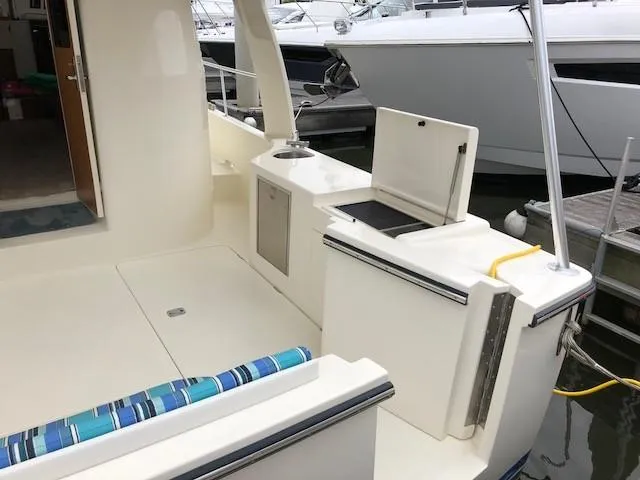 Slide: The Image of Henriques 42 Cruiser 2025 model, spacious deck with built-in grill and seating. - 6