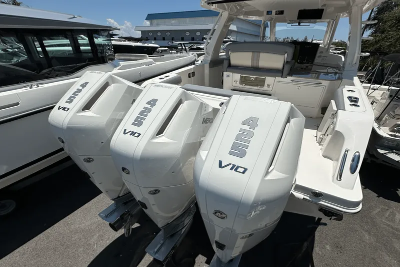 Slide: The Image of Boston Whaler 350 Realm 2025 - 1