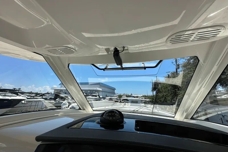 Slide: The Image of Boston Whaler 350 Realm 2025 - 12