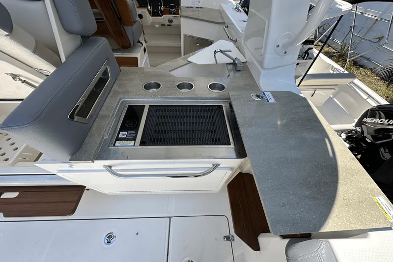 Slide: The Image of Boston Whaler 350 Realm 2025 - 18