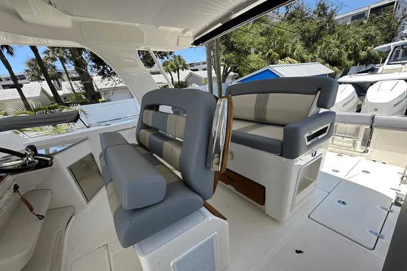 Slide: The Image of Boston Whaler 350 Realm 2025 - 20