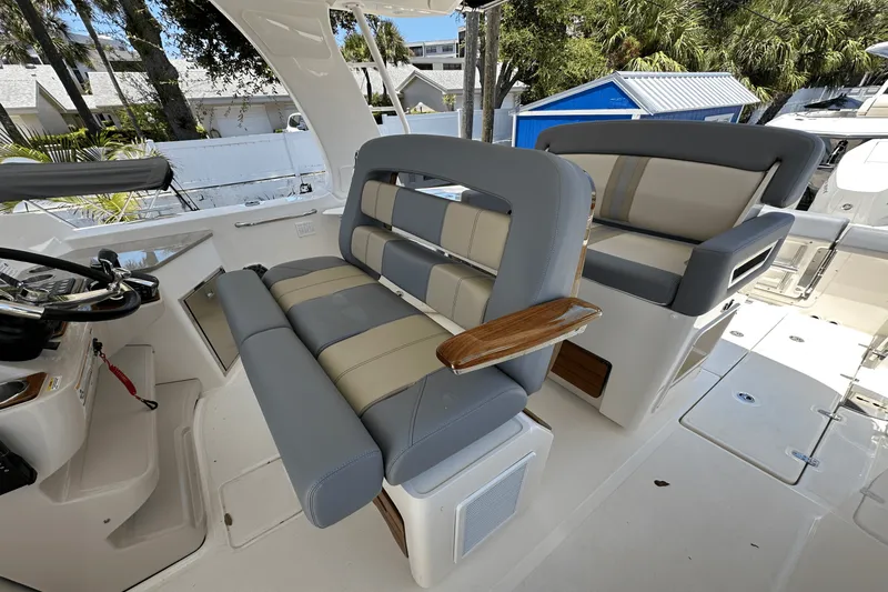 Slide: The Image of Boston Whaler 350 Realm 2025 - 21