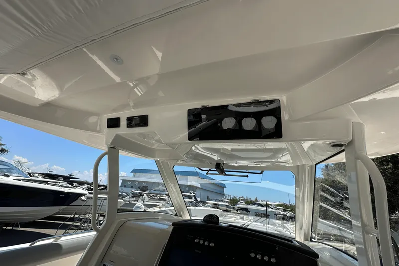 Slide: The Image of Boston Whaler 350 Realm 2025 - 25
