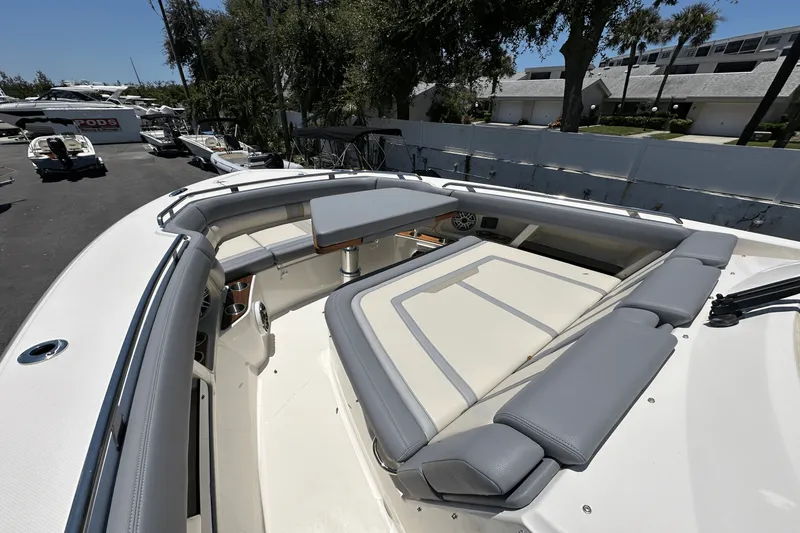 Slide: The Image of Boston Whaler 350 Realm 2025 - 31