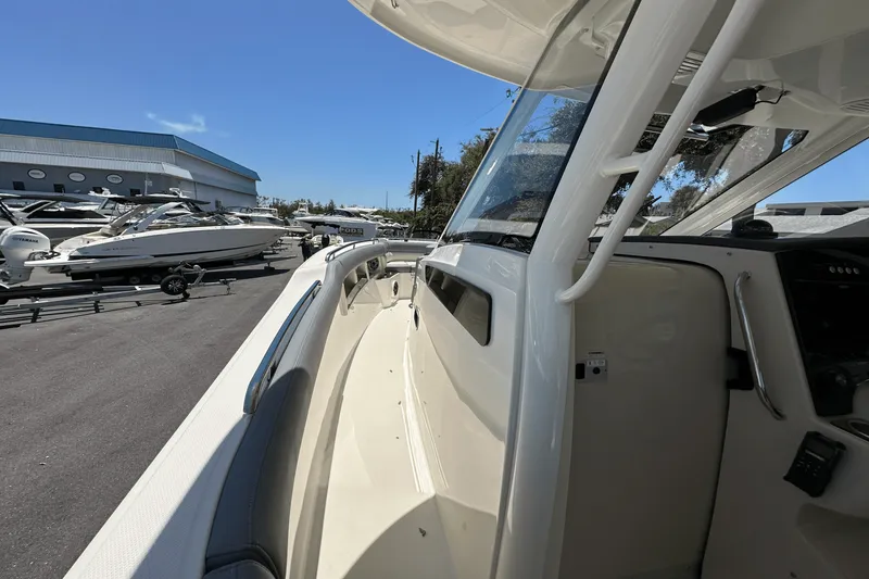 Slide: The Image of Boston Whaler 350 Realm 2025 - 32