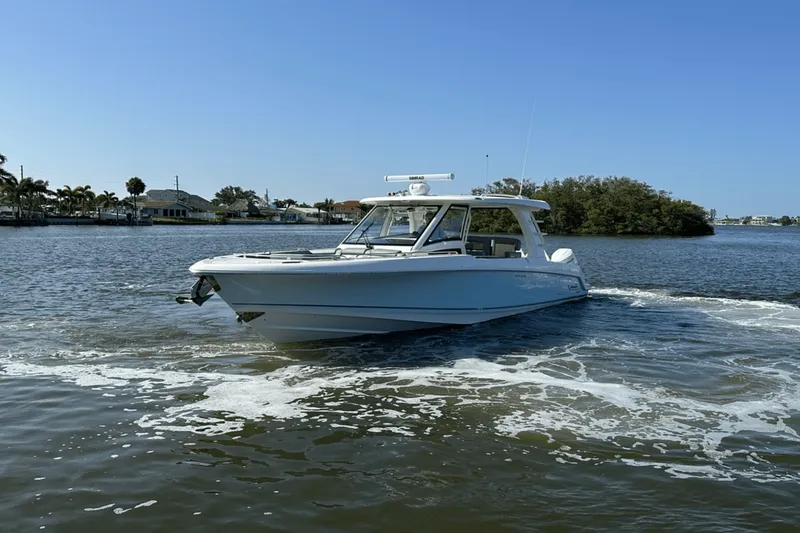 Slide: The Image of Boston Whaler 350 Realm 2025 - 42