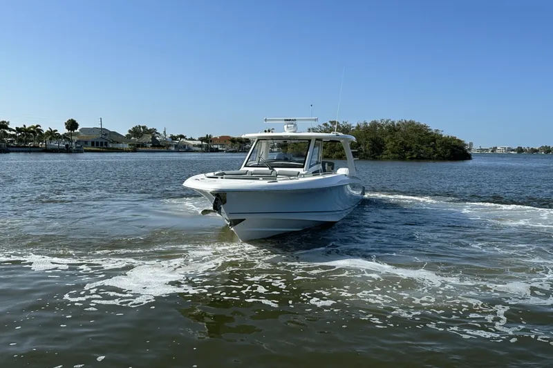 Slide: The Image of Boston Whaler 350 Realm 2025 - 43