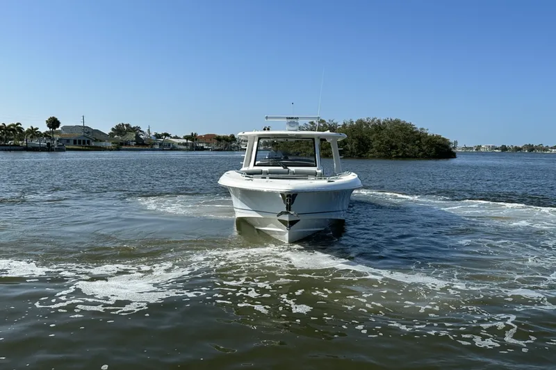 Slide: The Image of Boston Whaler 350 Realm 2025 - 44