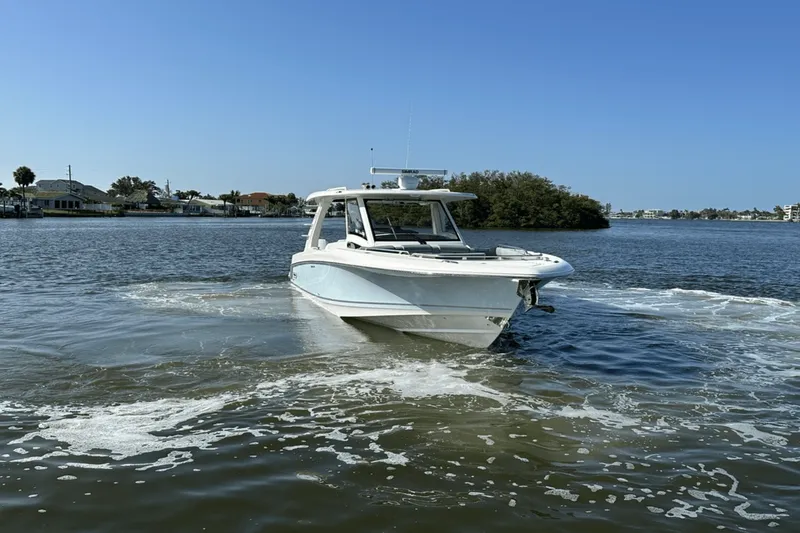 Slide: The Image of Boston Whaler 350 Realm 2025 - 45