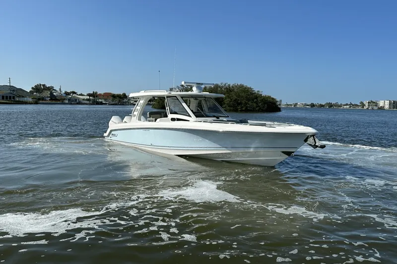 Slide: The Image of Boston Whaler 350 Realm 2025 - 46