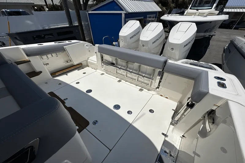 Slide: The Image of Boston Whaler 350 Realm 2025 - 6