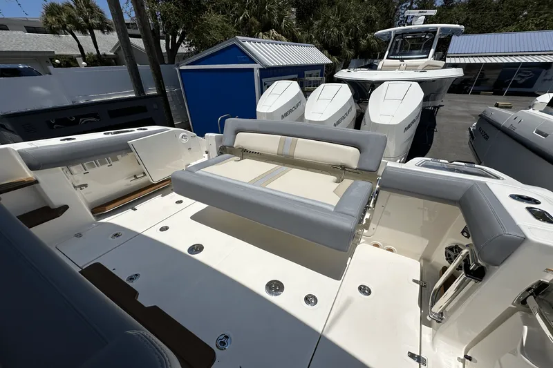 Slide: The Image of Boston Whaler 350 Realm 2025 - 7