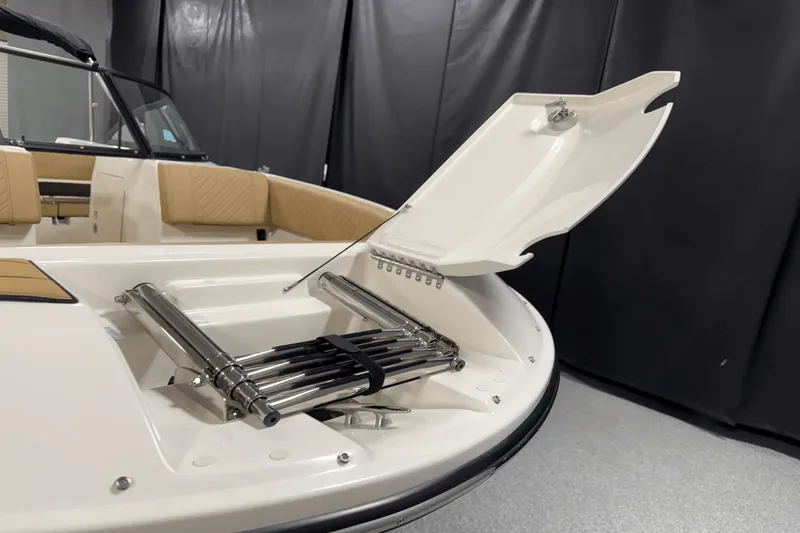 Slide: The Image of Sea Ray SDX 230 Outboard 2026 - 10