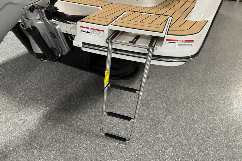 Slide: The Image of Sea Ray SDX 230 Outboard 2026 - 14