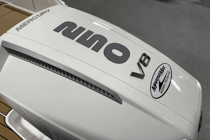 Slide: The Image of Sea Ray SDX 230 Outboard 2026 - 17