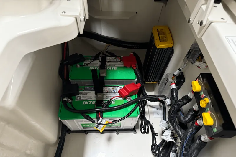 Slide: The Image of Sea Ray SDX 230 Outboard 2026 - 21