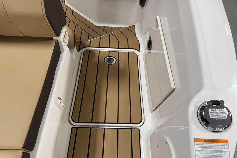 Slide: The Image of Sea Ray SDX 230 Outboard 2026 - 22