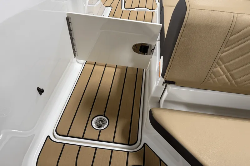 Slide: The Image of Sea Ray SDX 230 Outboard 2026 - 24