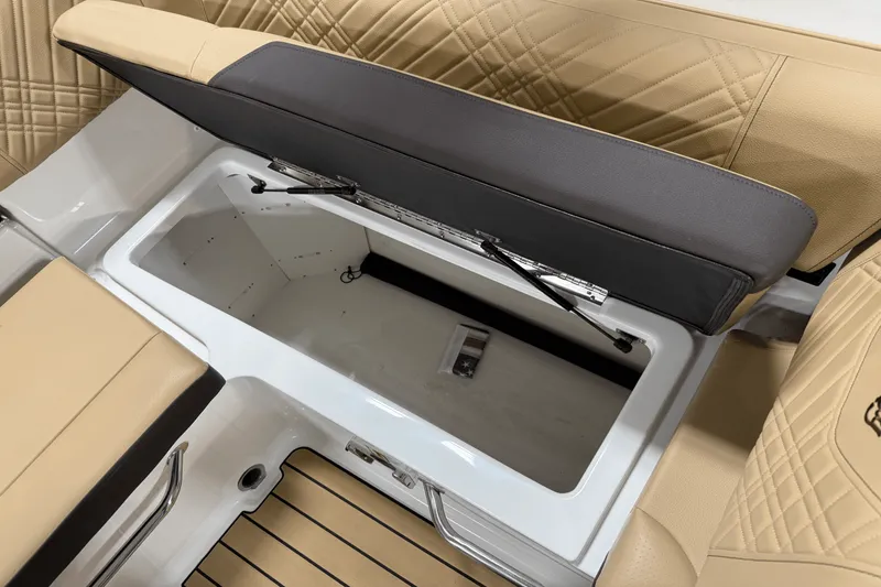 Slide: The Image of Sea Ray SDX 230 Outboard 2026 - 30