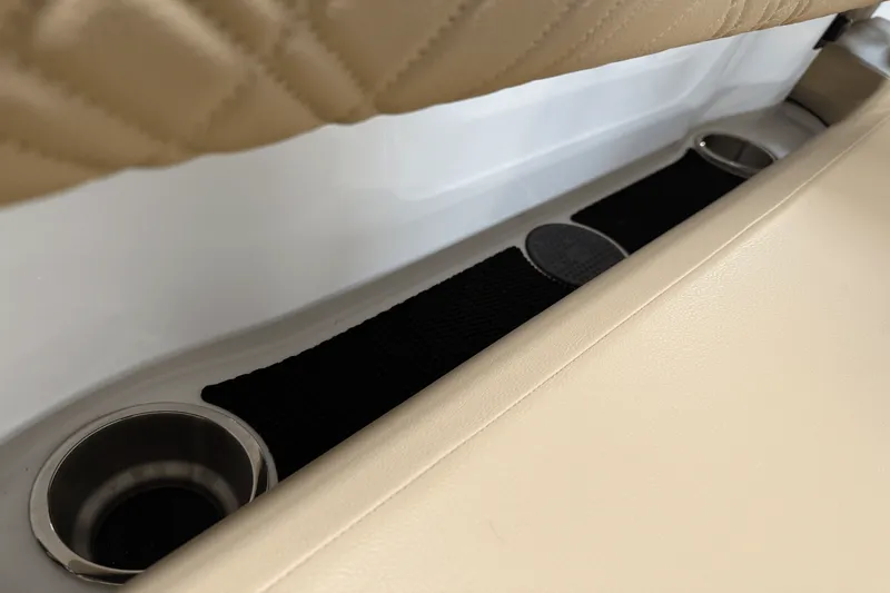 Slide: The Image of Sea Ray SDX 230 Outboard 2026 - 31