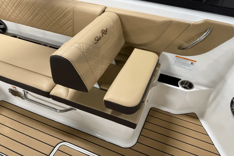 Slide: The Image of Sea Ray SDX 230 Outboard 2026 - 33