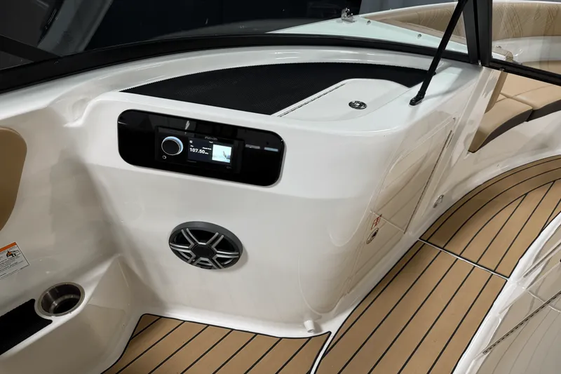 Slide: The Image of Sea Ray SDX 230 Outboard 2026 - 37