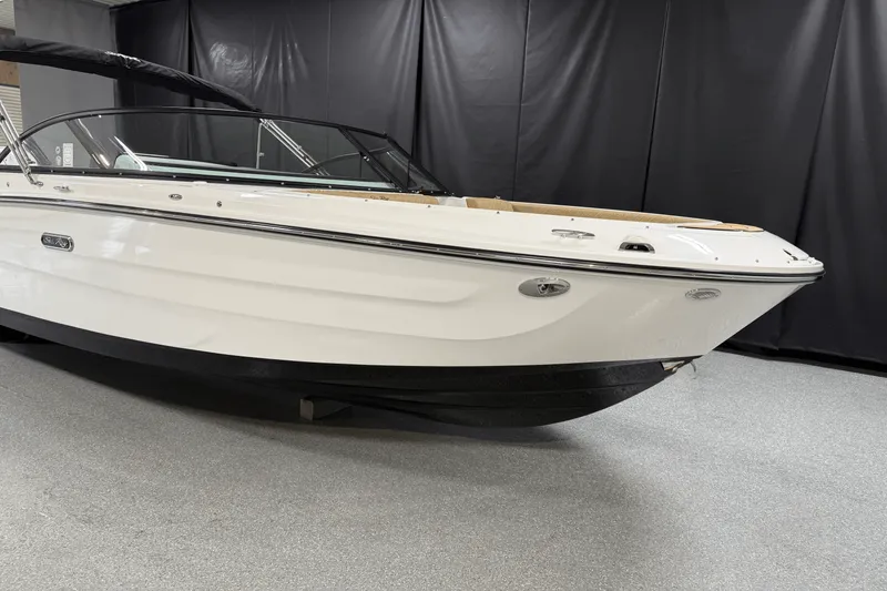 Slide: The Image of Sea Ray SDX 230 Outboard 2026 - 4